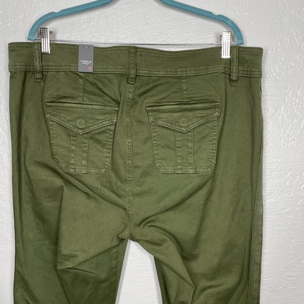 Olive Green Women's Cropped Pants - Picture 7 of 10
